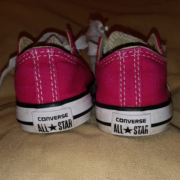 Hot pink toddler chucks - Picture 2 of 7